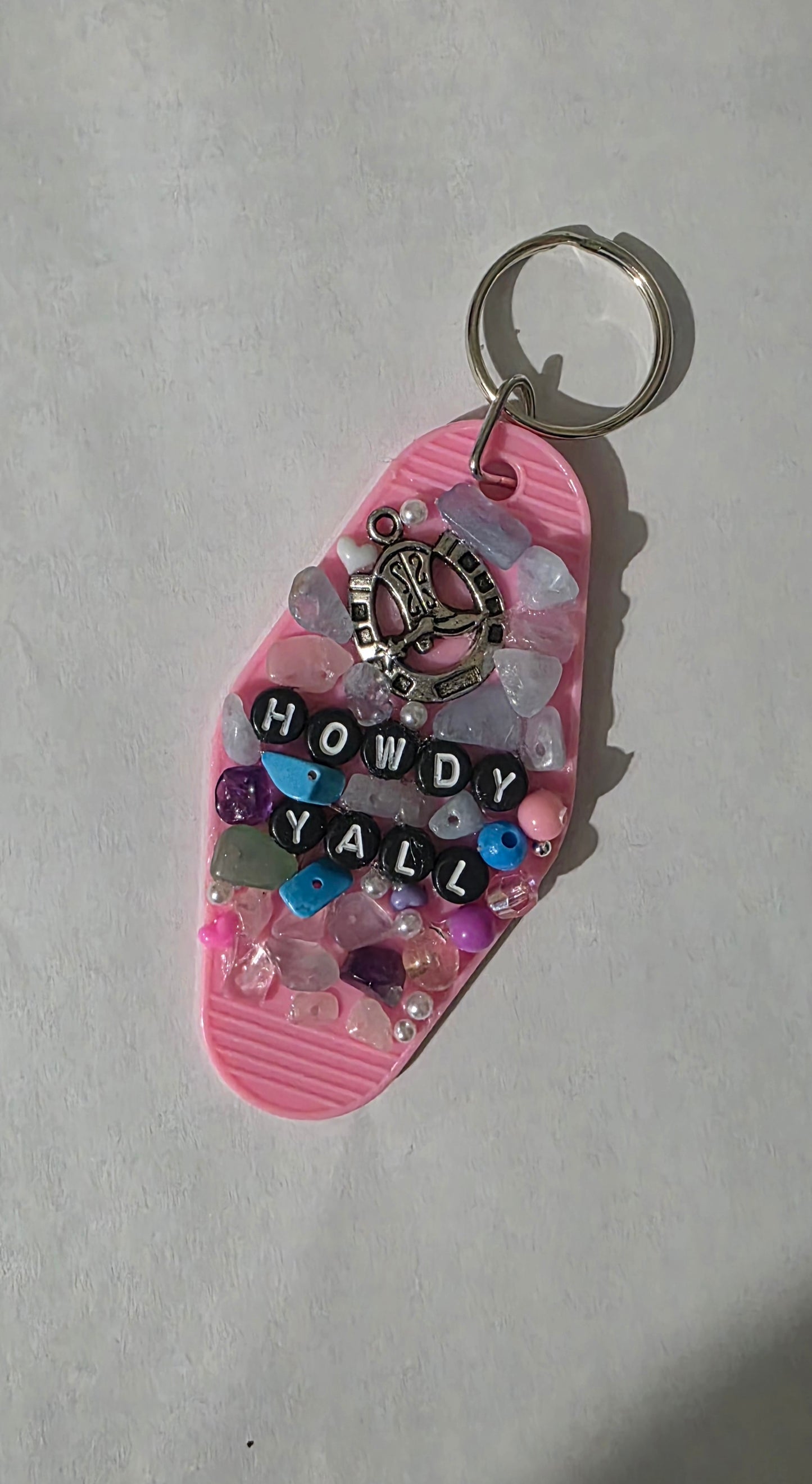 Retro Hotel Keychains: "Howdy"