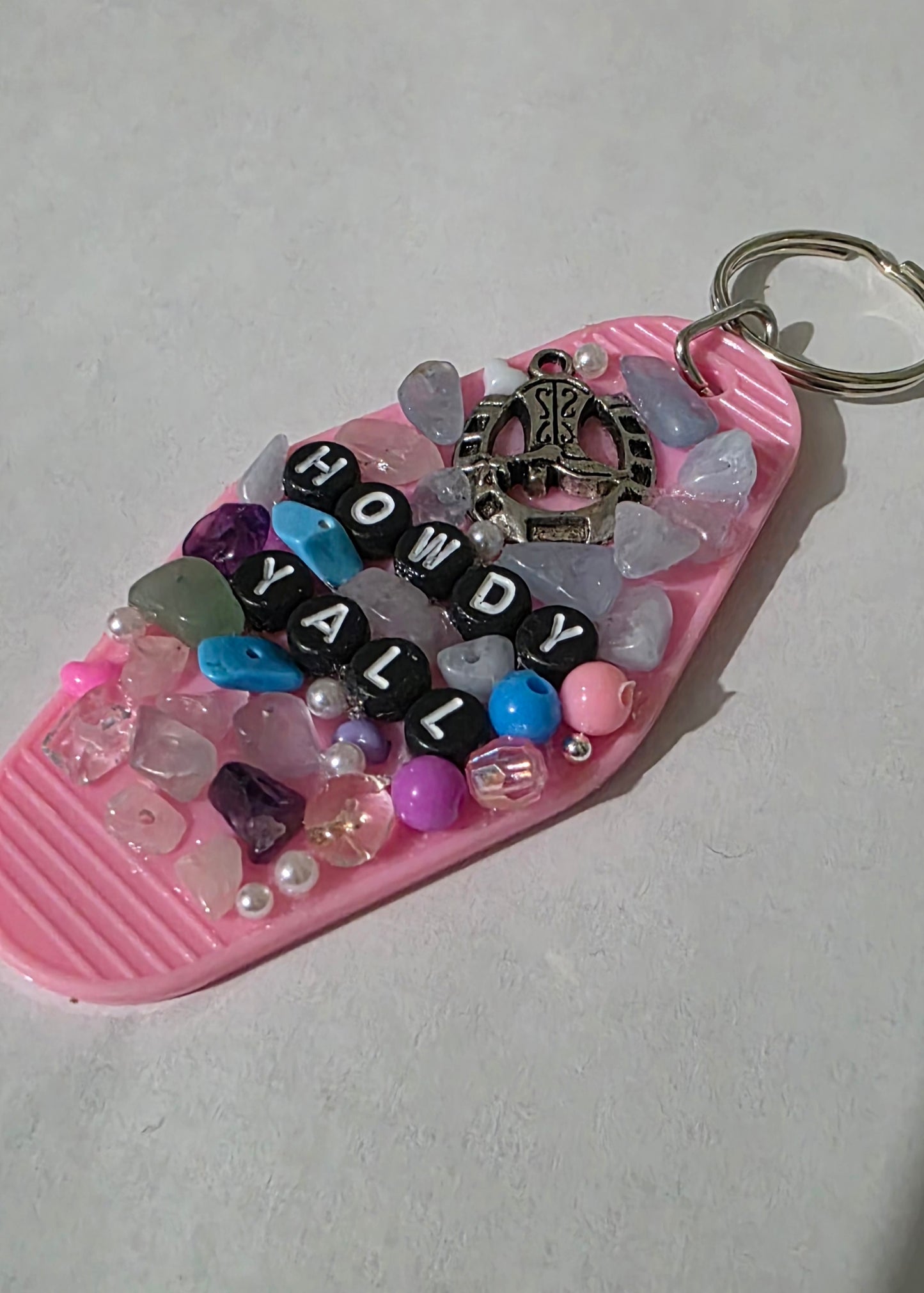 Retro Hotel Keychains: "Howdy"