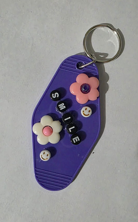 Retro Hotel Keychain: "Smile"